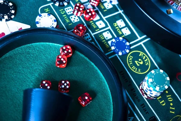 menang Top Trend Gaming section displayed on Android phone showing trending slot games and live tables